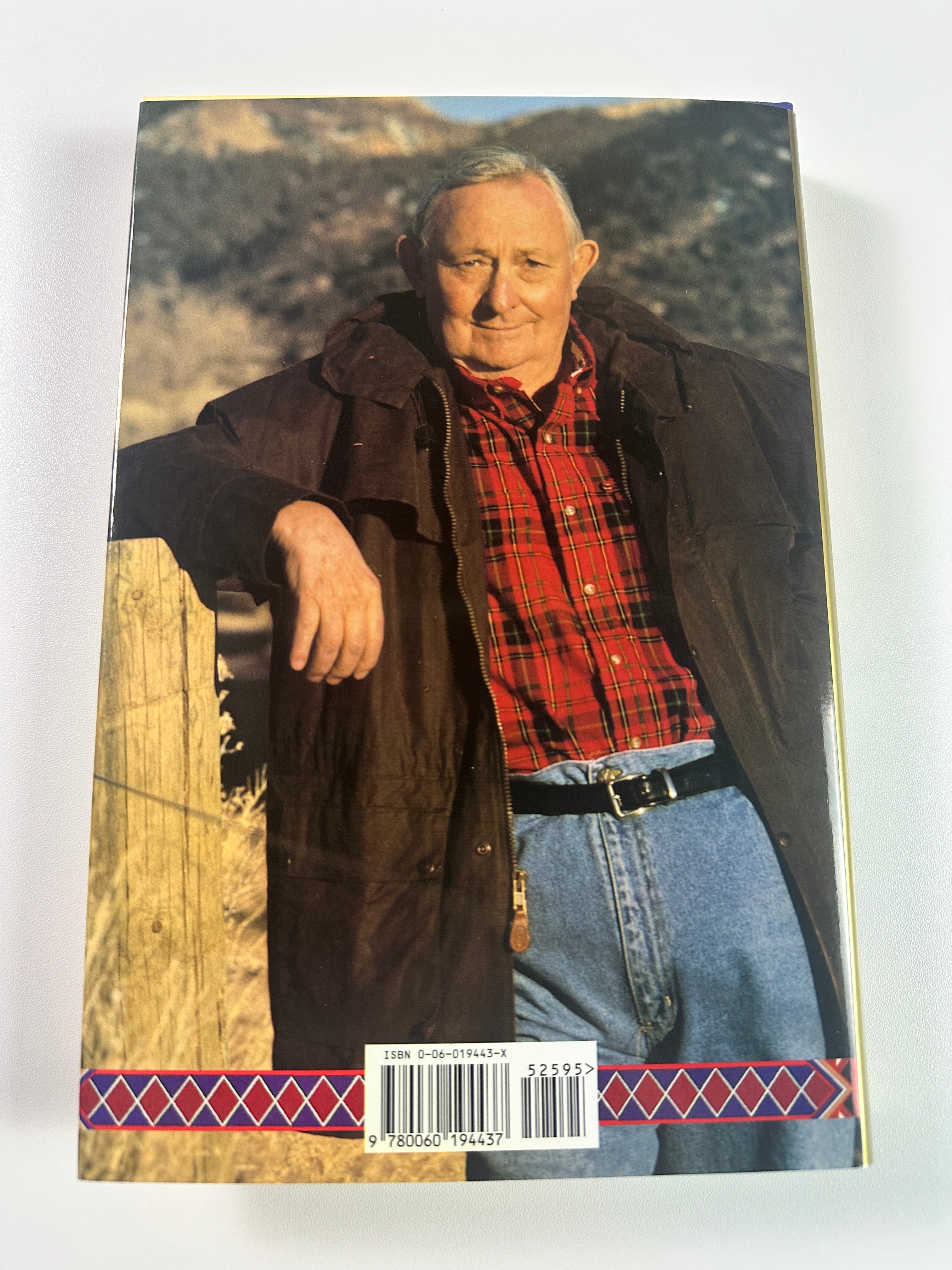The Sinister Pig (A Leaphorn and Chee Novel) SIGNED by Tony Hillerman