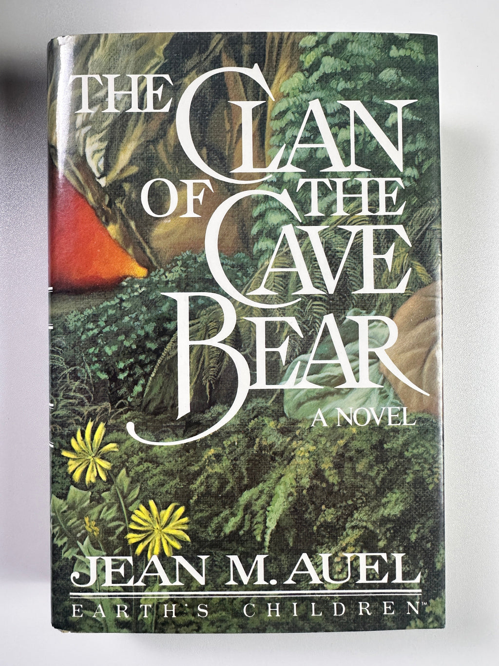 The Clan of the Cave Bear (Earth's Children #1) by Jean M. Auel | Hardcover